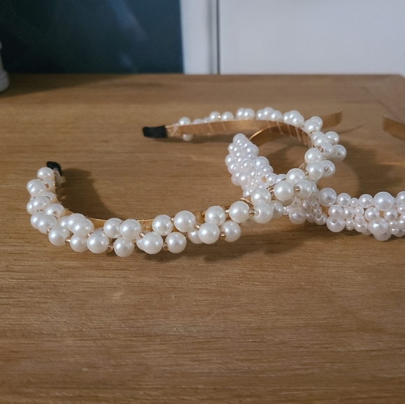 Two Pearl And Gold Headbands - Picture 2 of 10